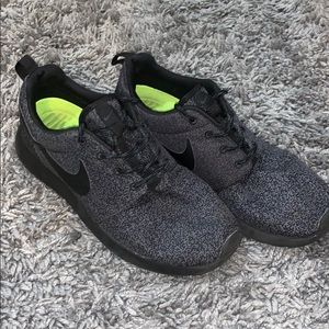 Nike Roshe Run Tennis Shoes